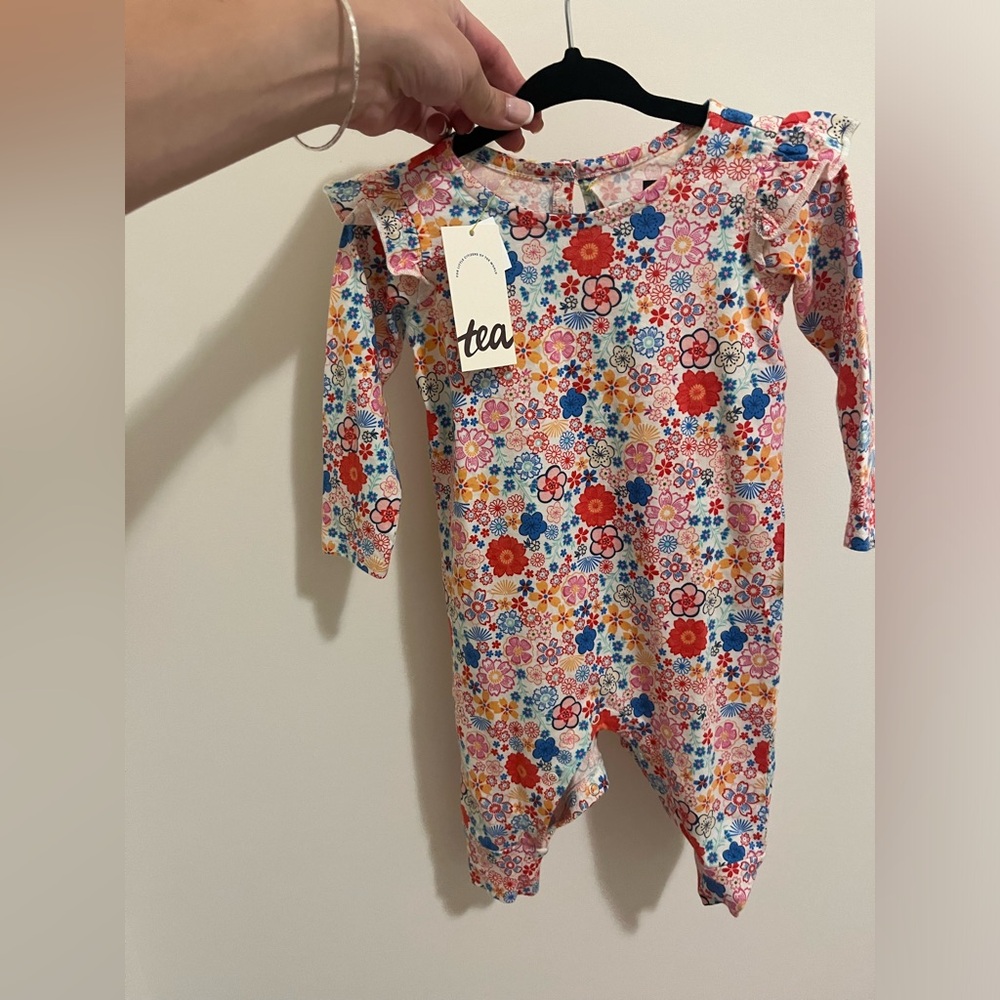 NWT baby girl outfit size 3-6 month